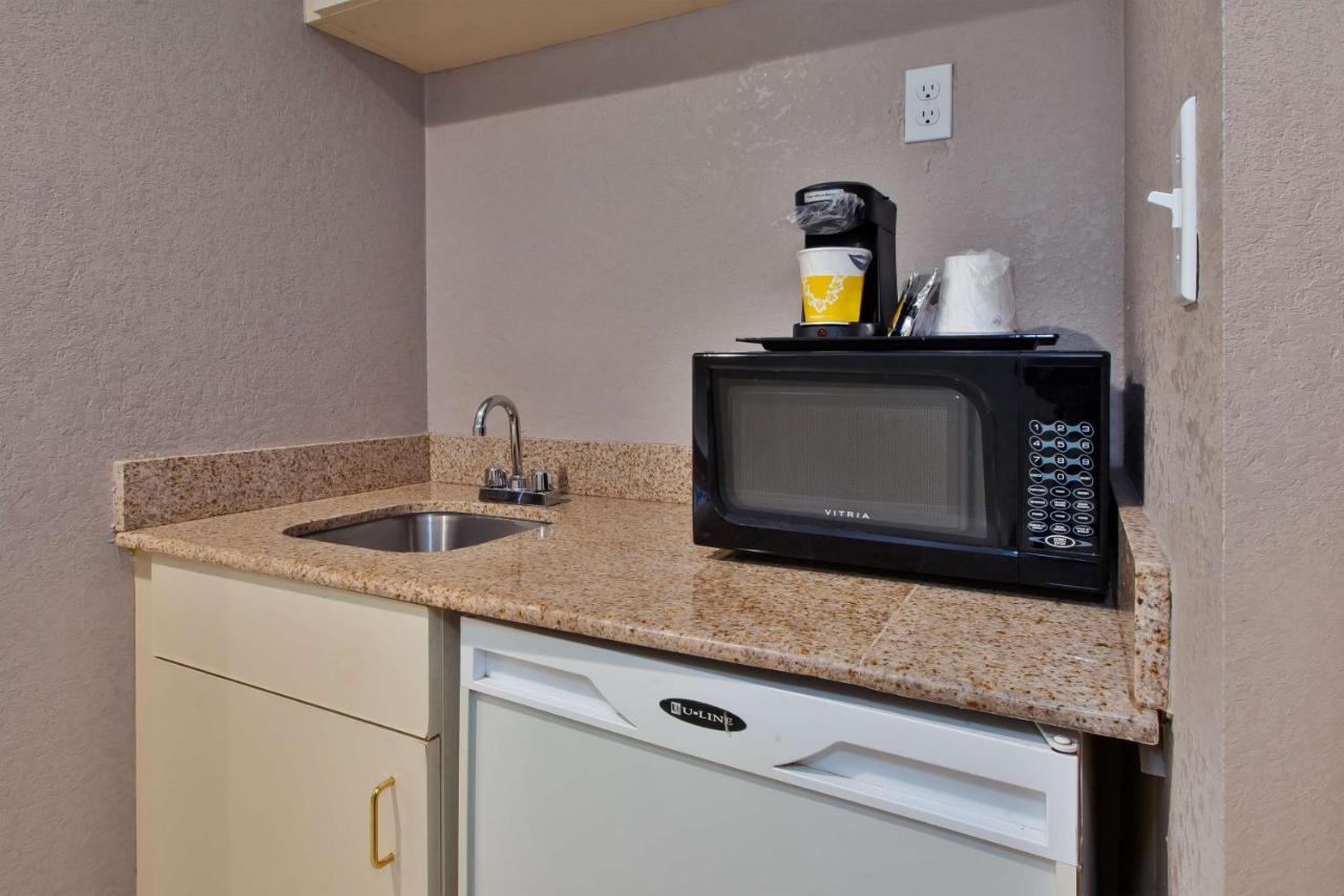 King Bed with Whirlpool-Non-Smoking at Hampton Inn College Park