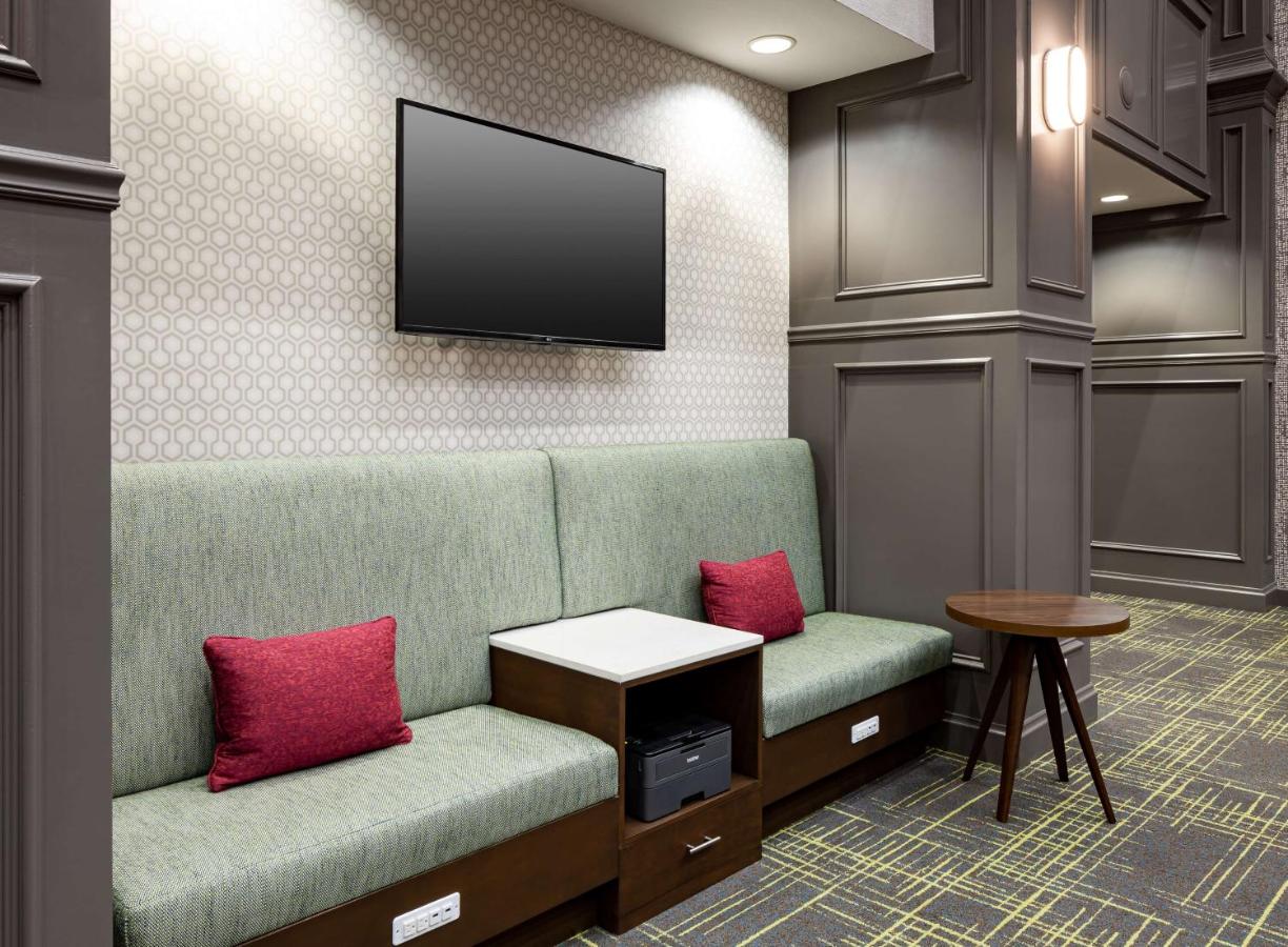 | Hampton Inn & Suites Texarkana