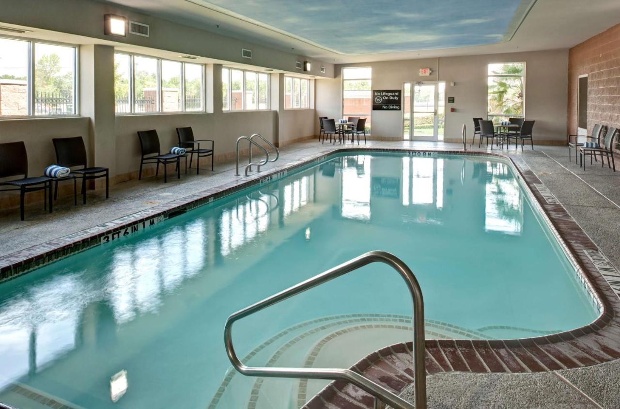 | Hampton Inn & Suites Texarkana