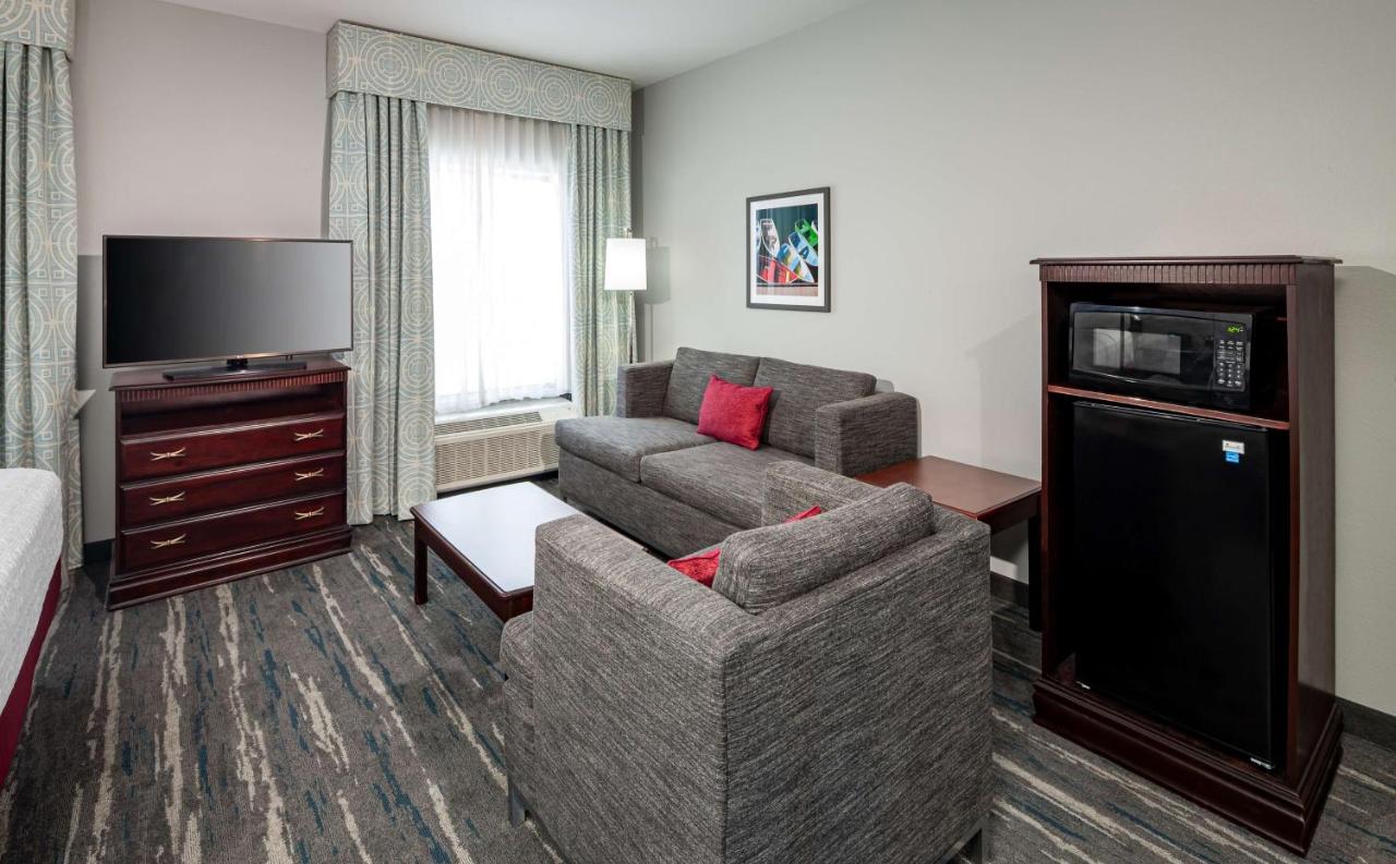 | Hampton Inn & Suites Texarkana