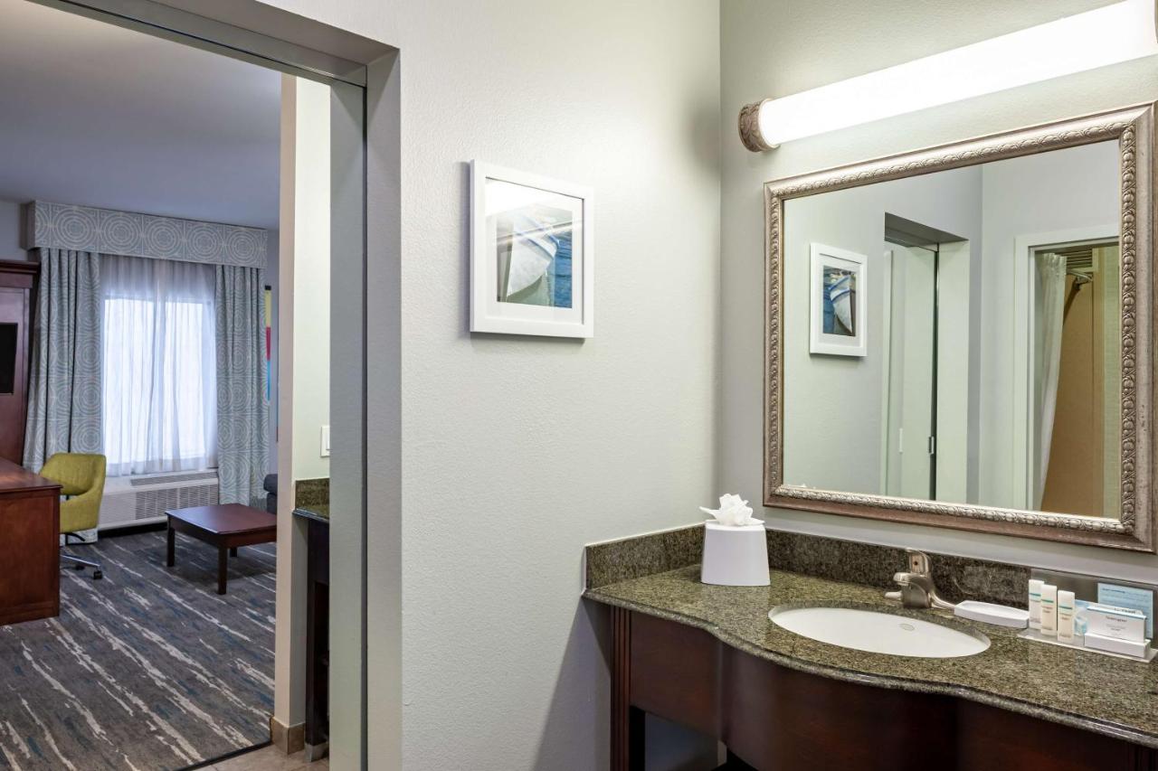 | Hampton Inn & Suites Texarkana