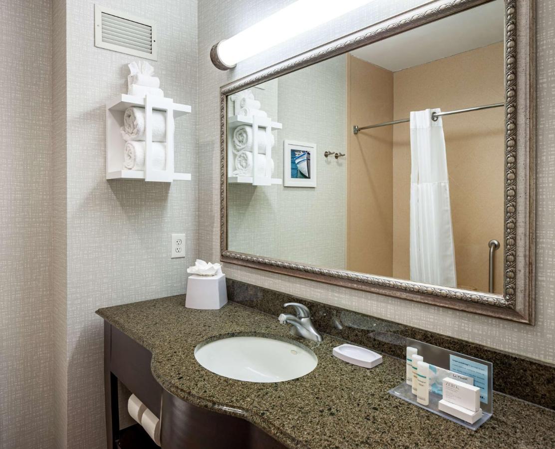 | Hampton Inn & Suites Texarkana