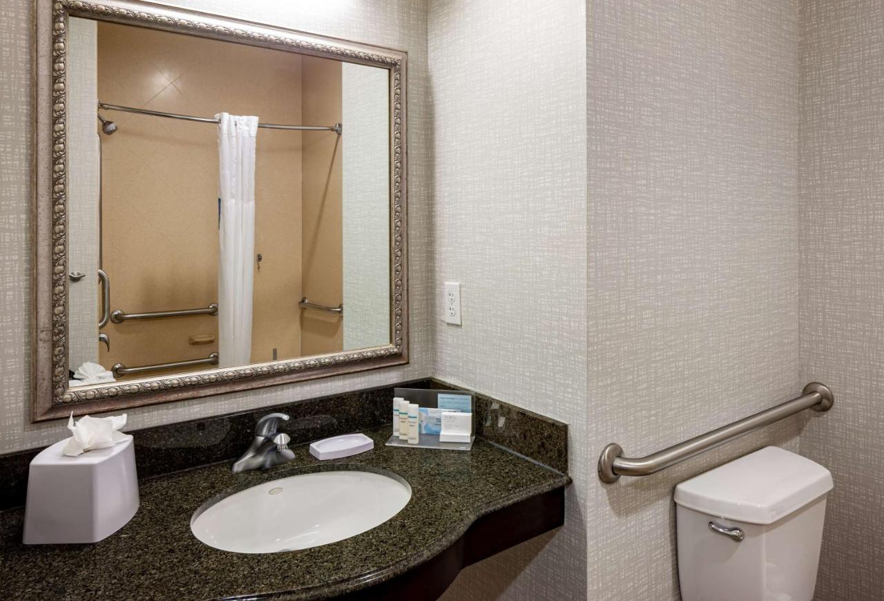 | Hampton Inn & Suites Texarkana