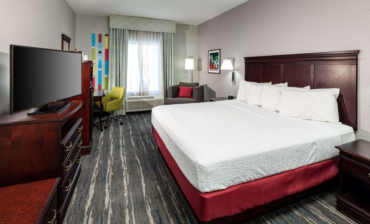 | Hampton Inn & Suites Texarkana