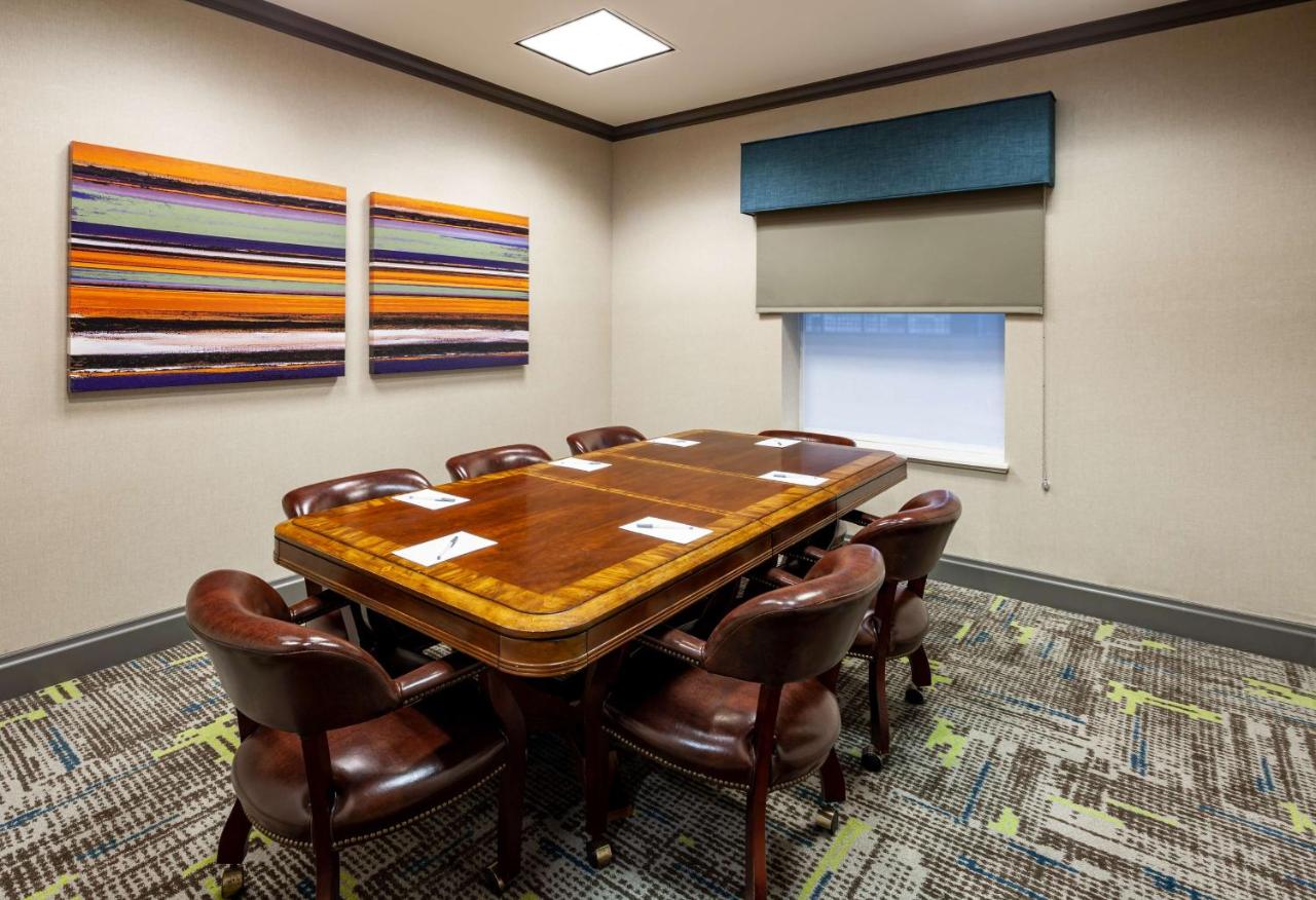 | Hampton Inn & Suites Texarkana