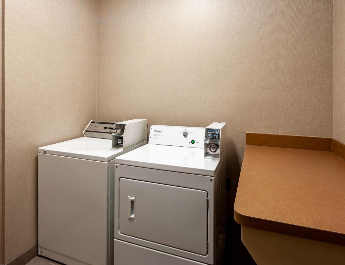 | Hampton Inn & Suites Texarkana