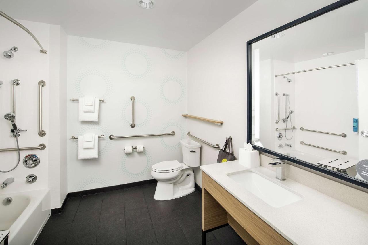 Queen Room with Two Queen Beds - Mobility Accessible with Tub at Tru by Hilton Denver Airport Tower Road