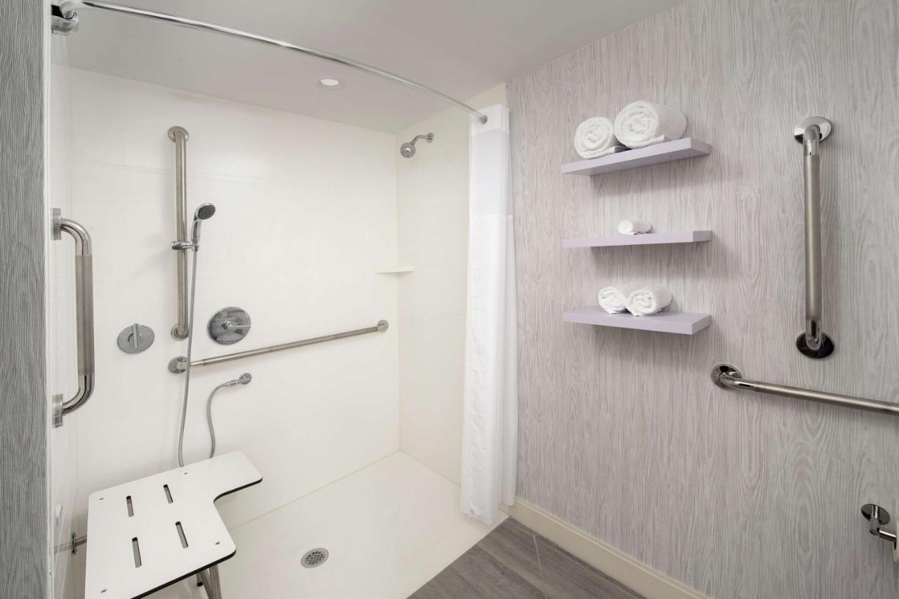 King Room with Sofa Bed - Mobility Accessible/Non-Smoking at Hampton Inn Marathon - Florida Keys