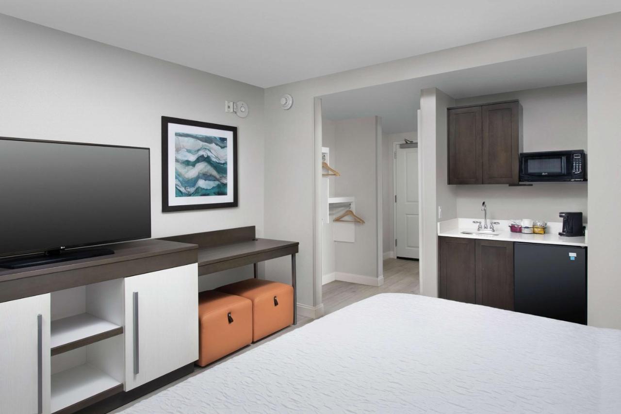 King Room with Sofa Bed - Mobility Accessible/Non-Smoking at Hampton Inn Marathon - Florida Keys