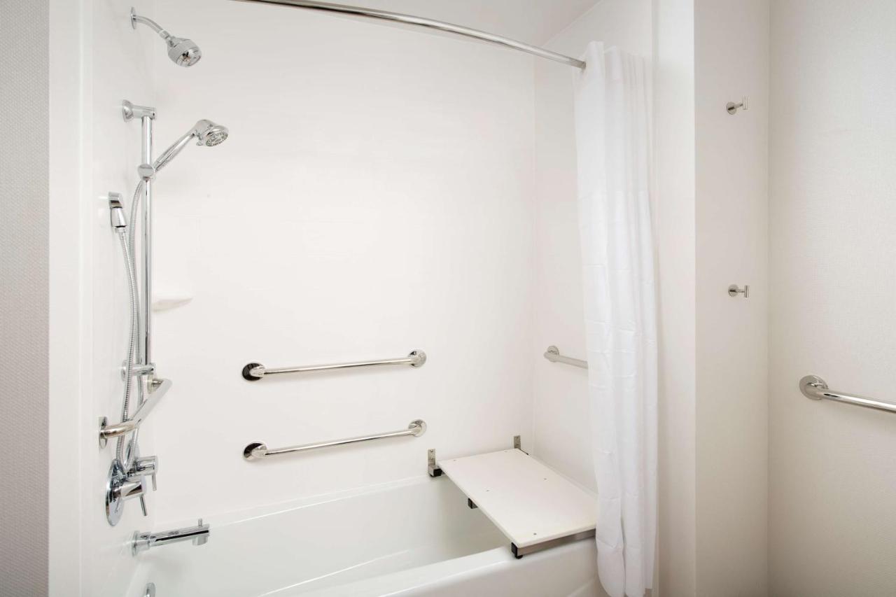 King Room with Bath Tub - Mobility/Hearing Accessible - Non-Smoking at Hampton Inn & Suites San Antonio Lackland AFB SeaWorld