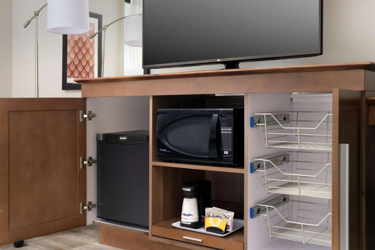 King Room with Bath Tub - Mobility/Hearing Accessible - Non-Smoking at Hampton Inn & Suites San Antonio Lackland AFB SeaWorld