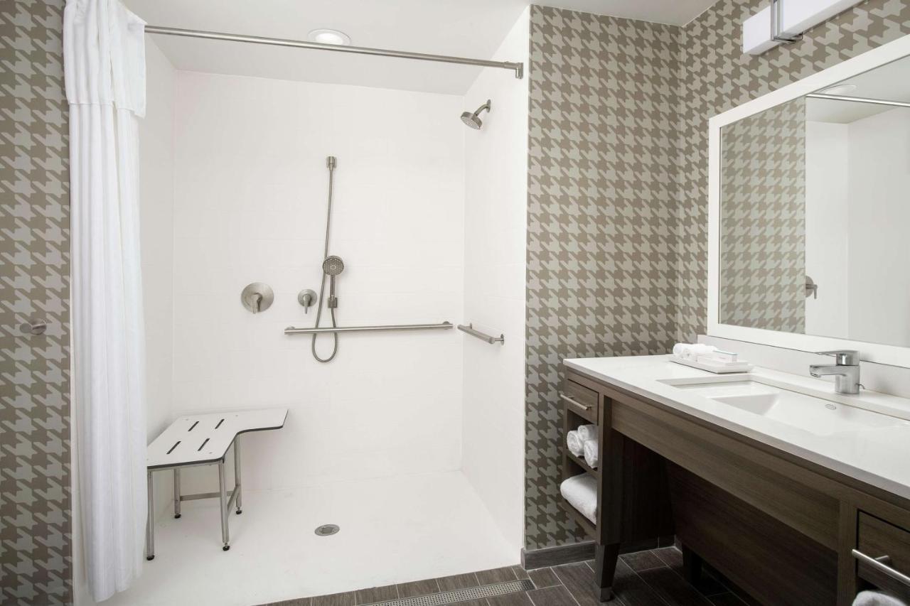Queen Studio with Roll In Shower - Mobility Accessible/ Non-Smoking at Home2 Suites by Hilton Asheville Biltmore Village