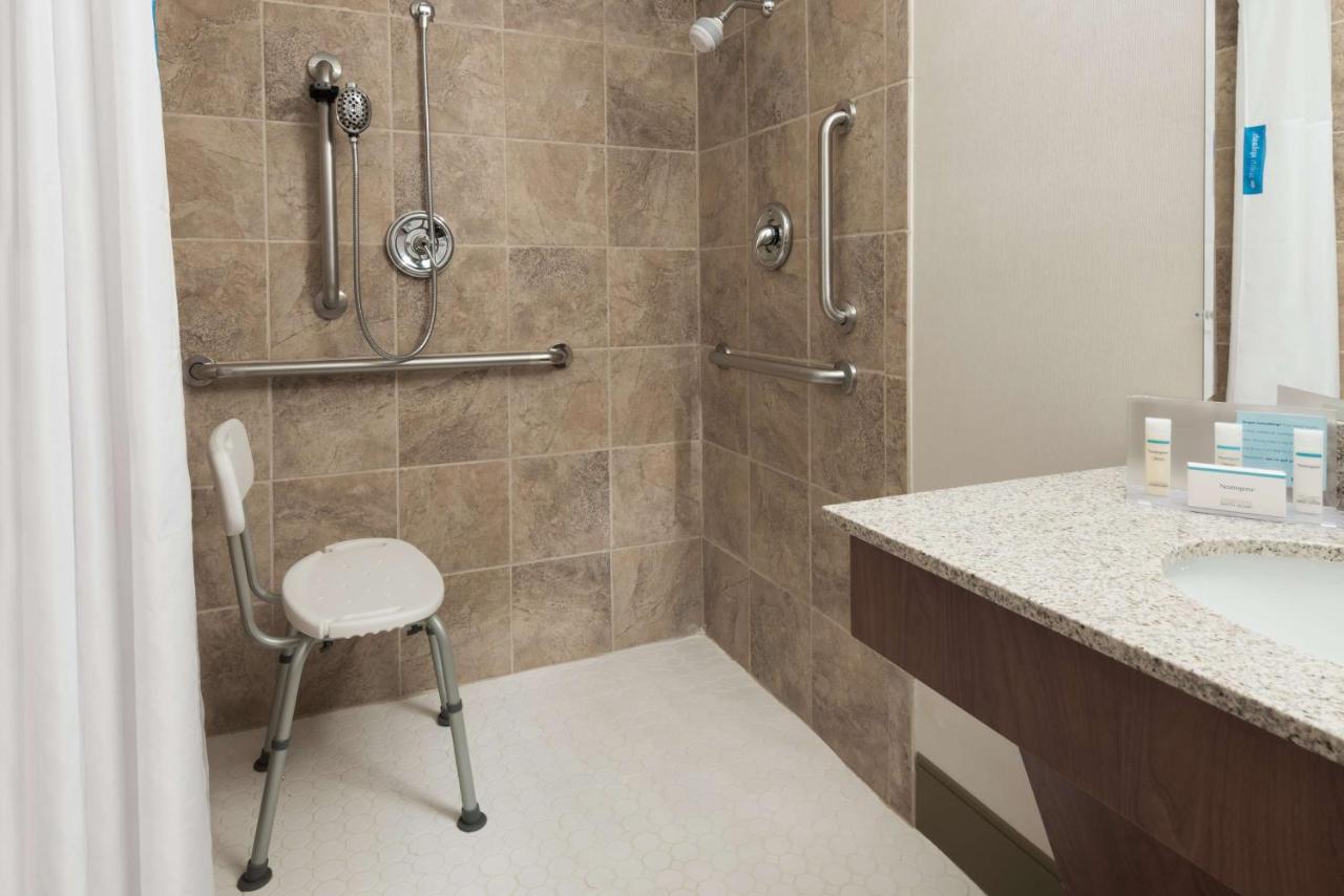 King Accessible Room - Roll in Shower at Hampton Inn Danbury