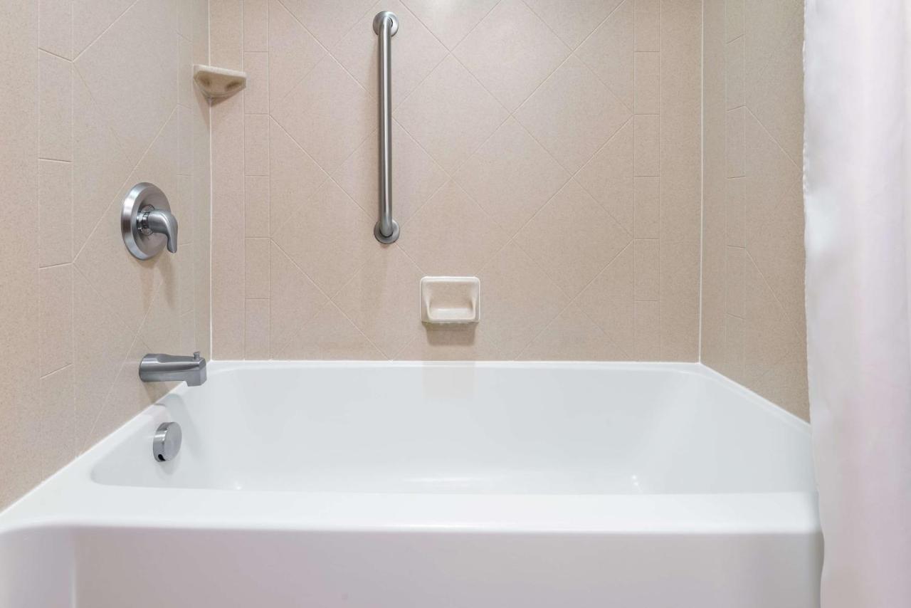 King Room - Non-Smoking at Hampton Inn Springfield South Enfield