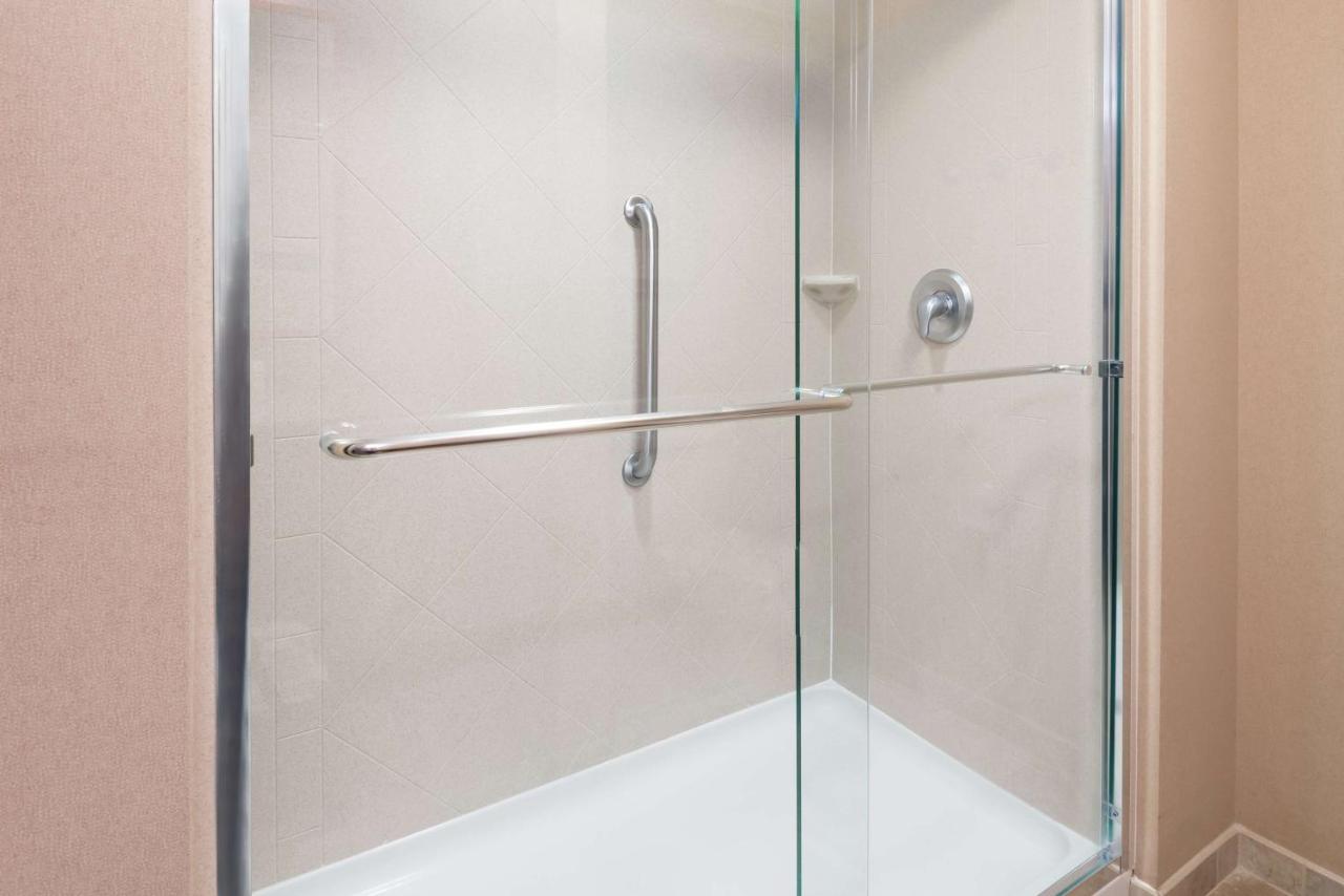 | Hampton Inn Springfield South Enfield
