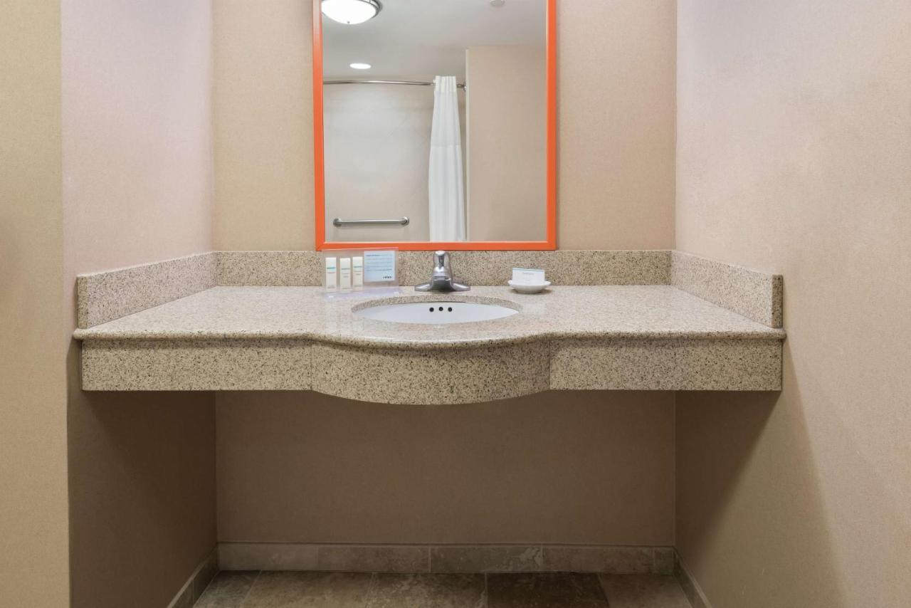 | Hampton Inn Springfield South Enfield