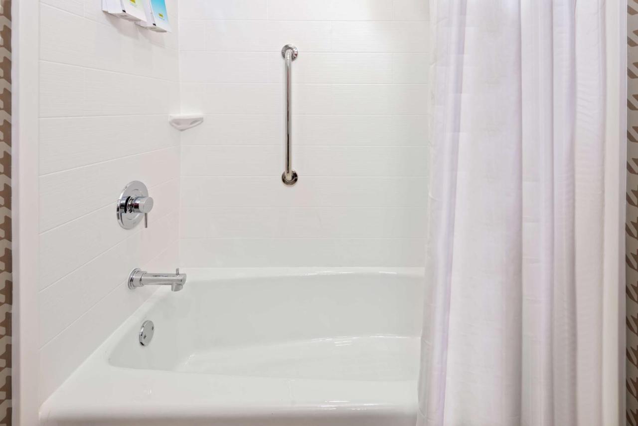 Queen Suite with Two Queen Beds - Hearing Accessible/Non-Smoking at Home2 Suites by Hilton Orlando Near Universal