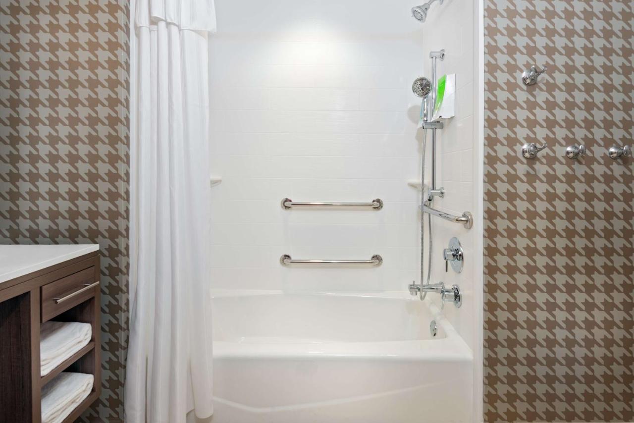 King Suite - Mobility Accessible/Non-Smoking at Home2 Suites by Hilton Orlando Near Universal