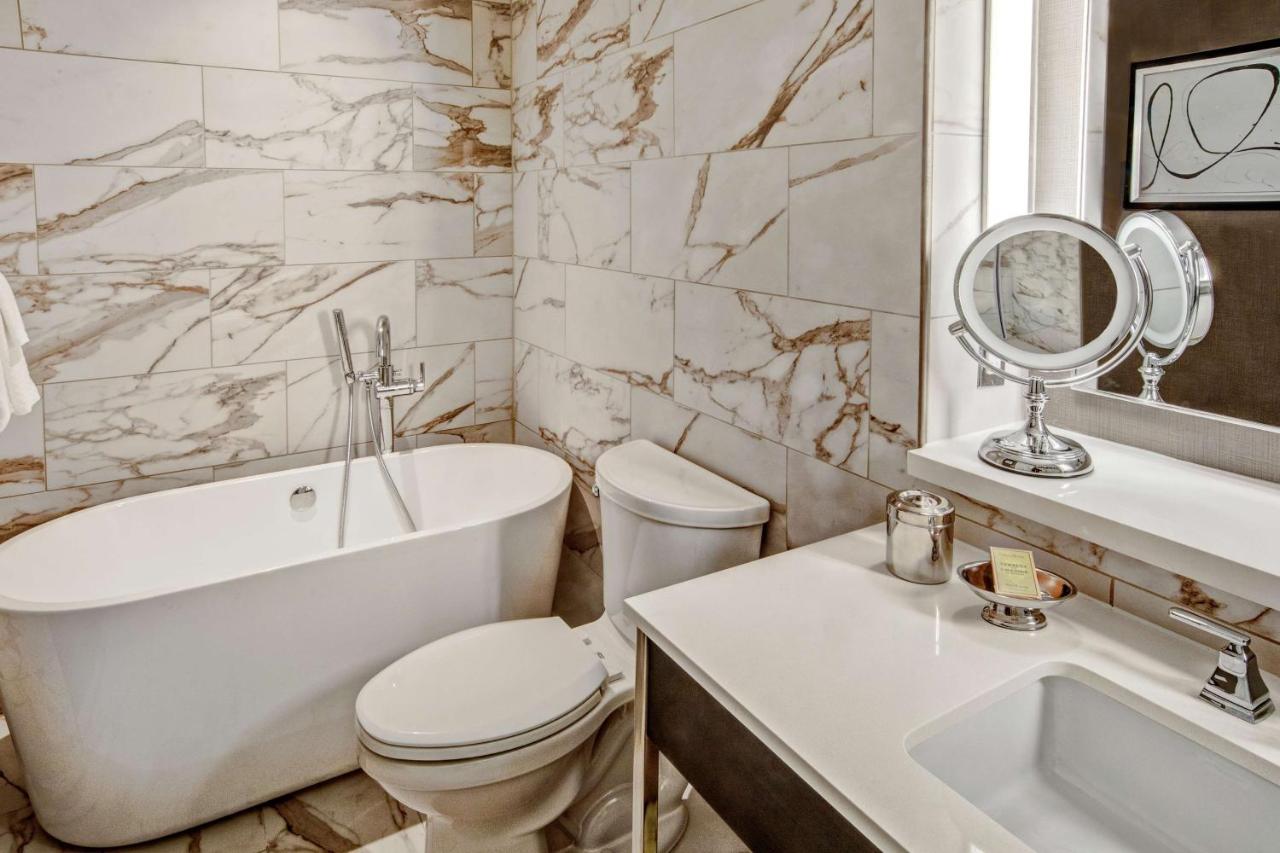 One-Bedroom King Suite at Hilton Nashville Green Hills