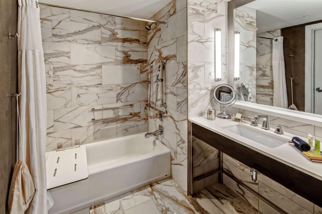 King Room - Mobility/Hearing Accessible with Bath Tub at Hilton Nashville Green Hills