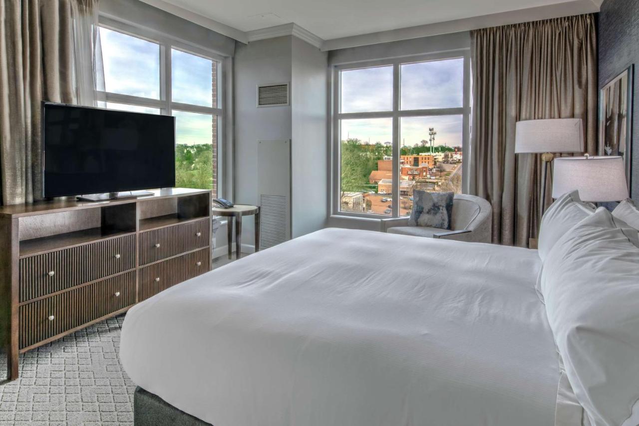 King Corner Room at Hilton Nashville Green Hills