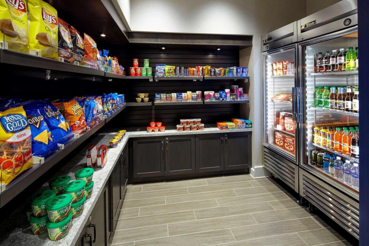 | Hampton Inn & Suites Pittsburgh Airport South/Settlers Ridge