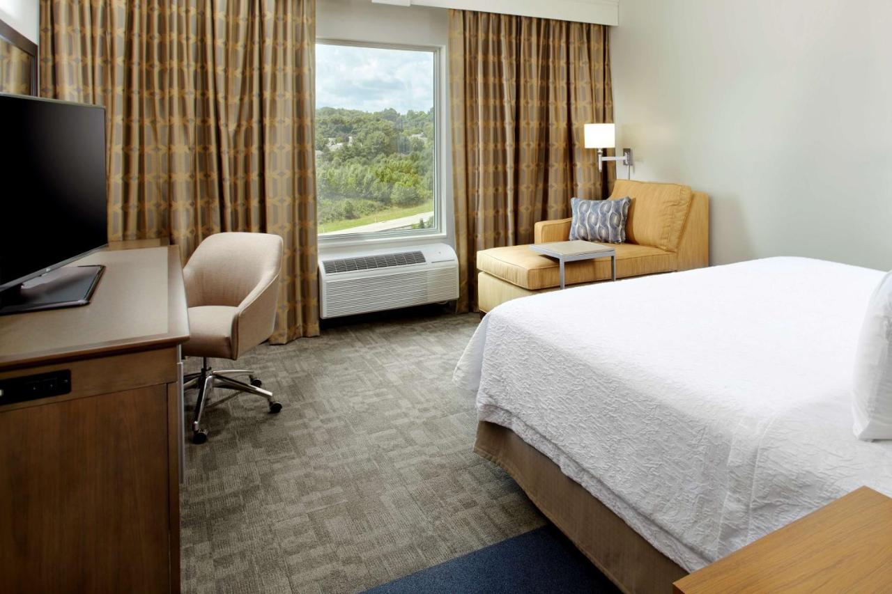 | Hampton Inn & Suites Pittsburgh Airport South/Settlers Ridge