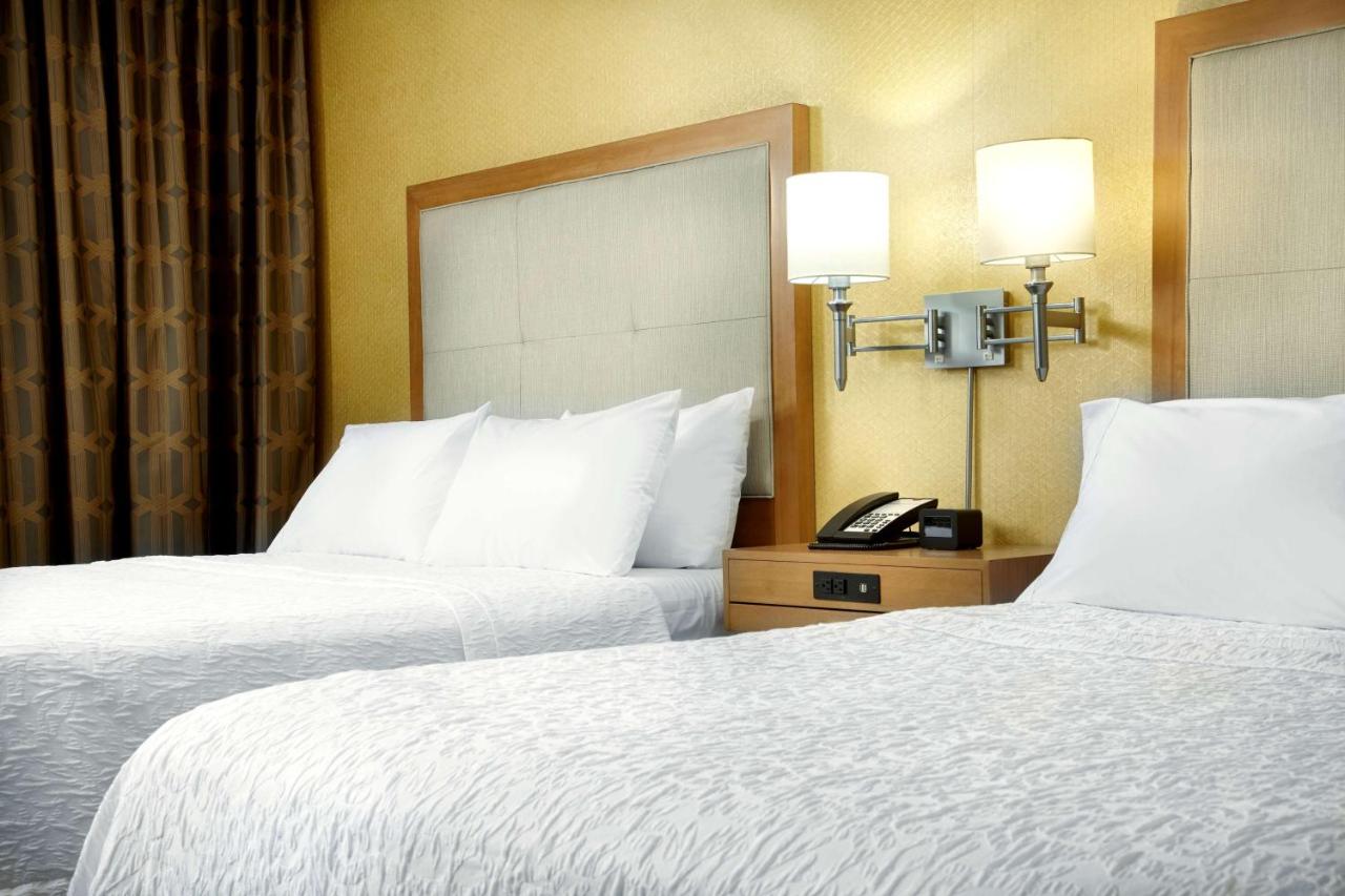 | Hampton Inn & Suites Pittsburgh Airport South/Settlers Ridge