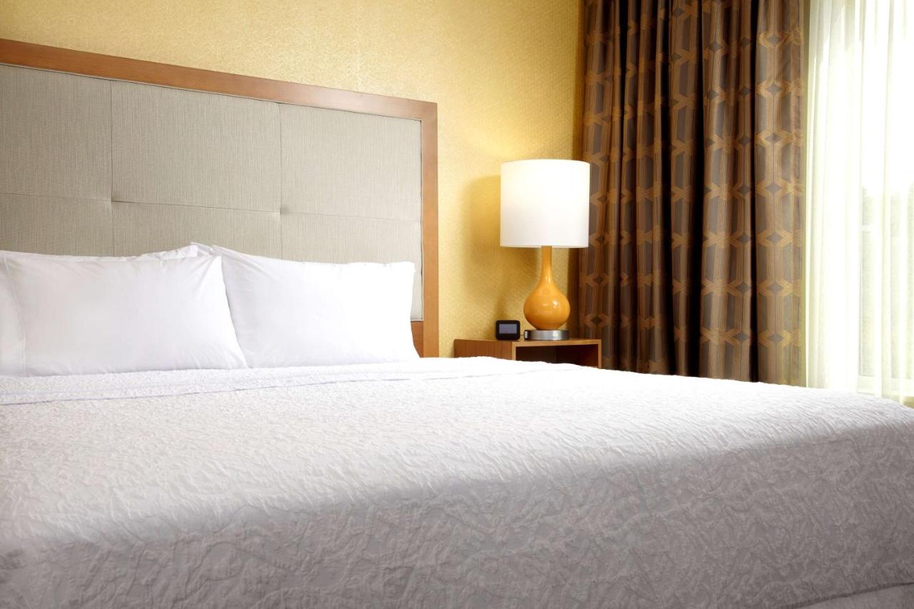 | Hampton Inn & Suites Pittsburgh Airport South/Settlers Ridge