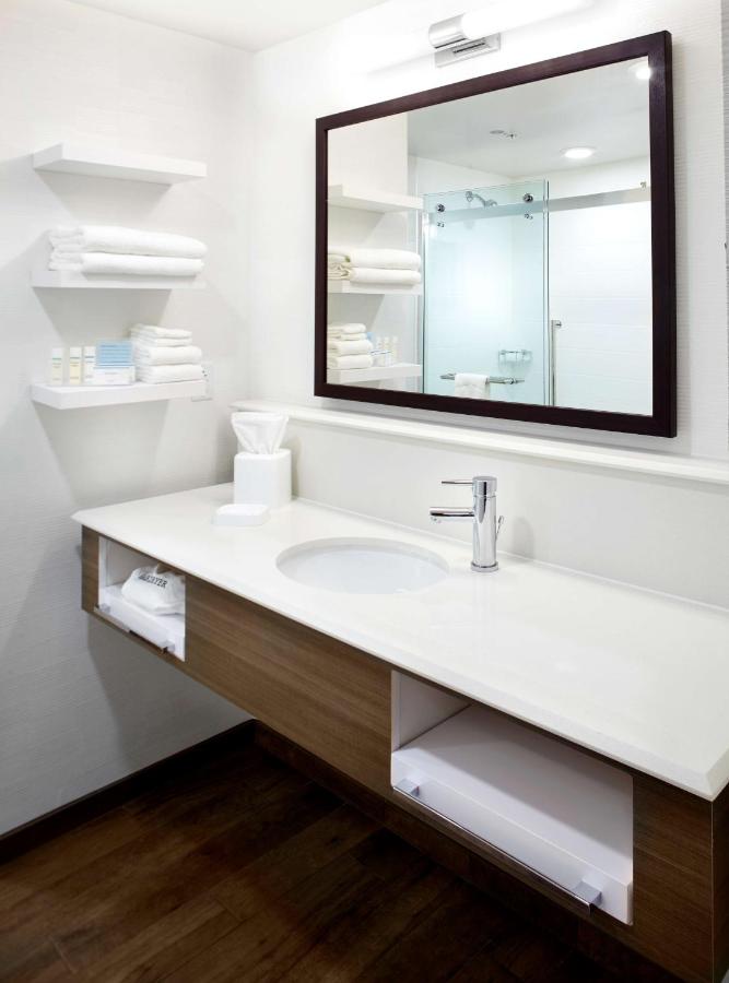 | Hampton Inn & Suites Pittsburgh Airport South/Settlers Ridge