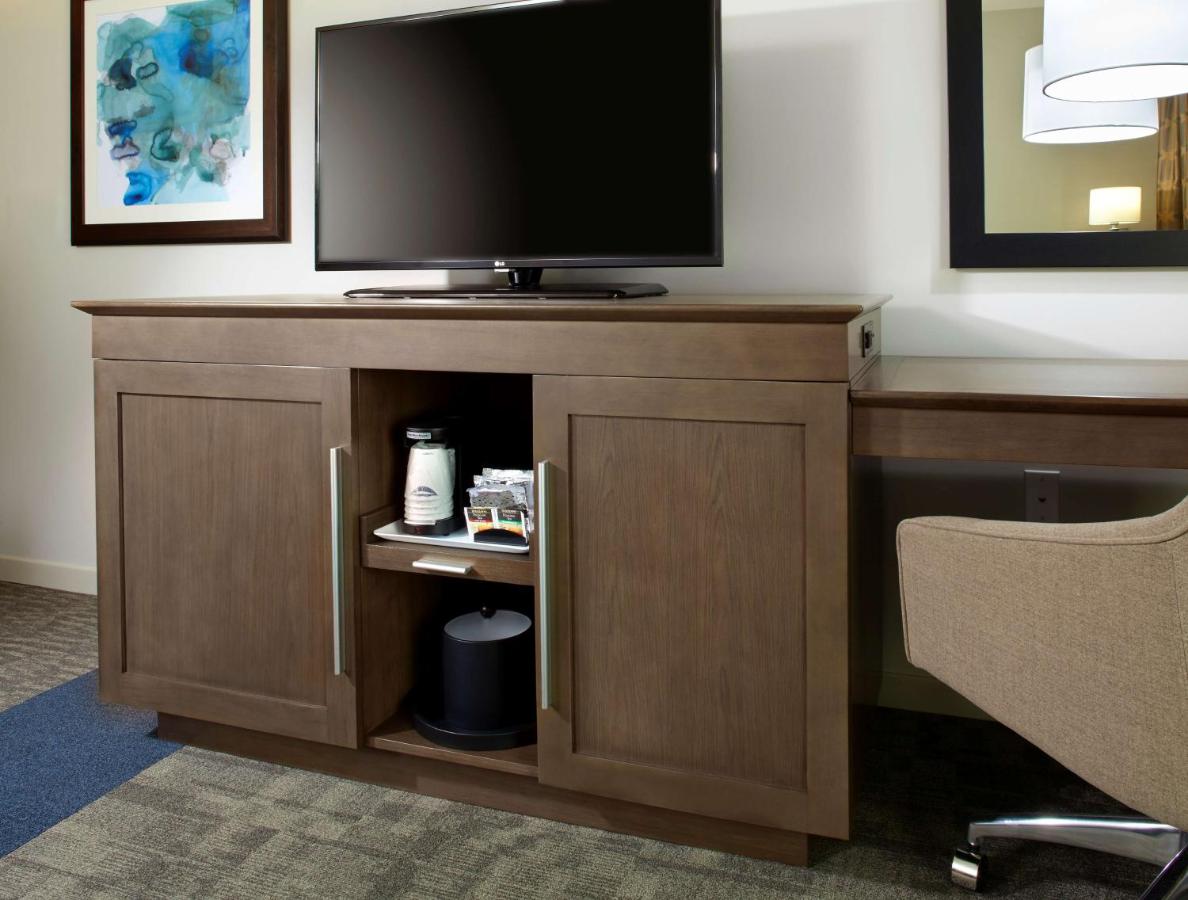 | Hampton Inn & Suites Pittsburgh Airport South/Settlers Ridge
