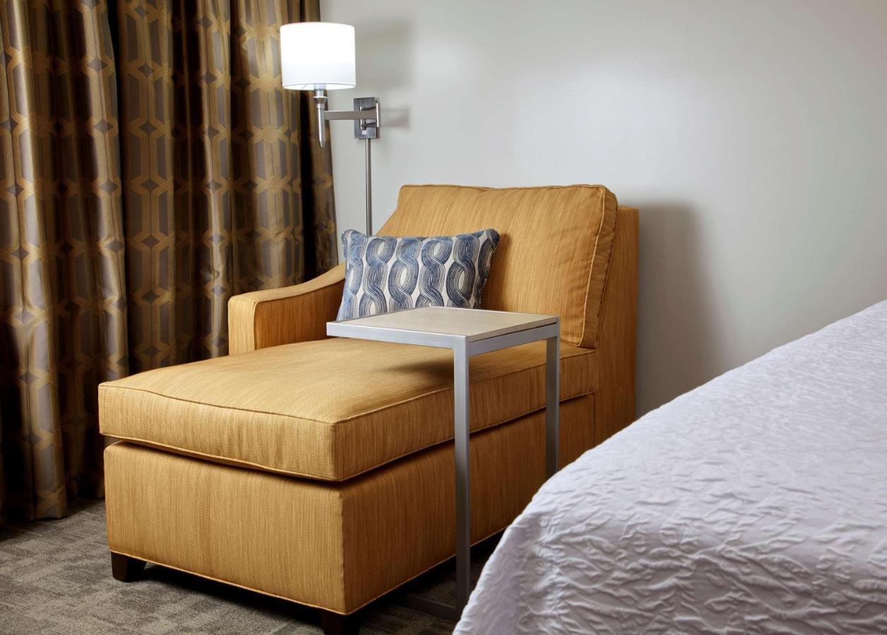 | Hampton Inn & Suites Pittsburgh Airport South/Settlers Ridge