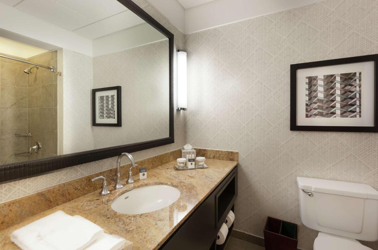  | DoubleTree by Hilton Hotel & Suites Houston by the Galleria