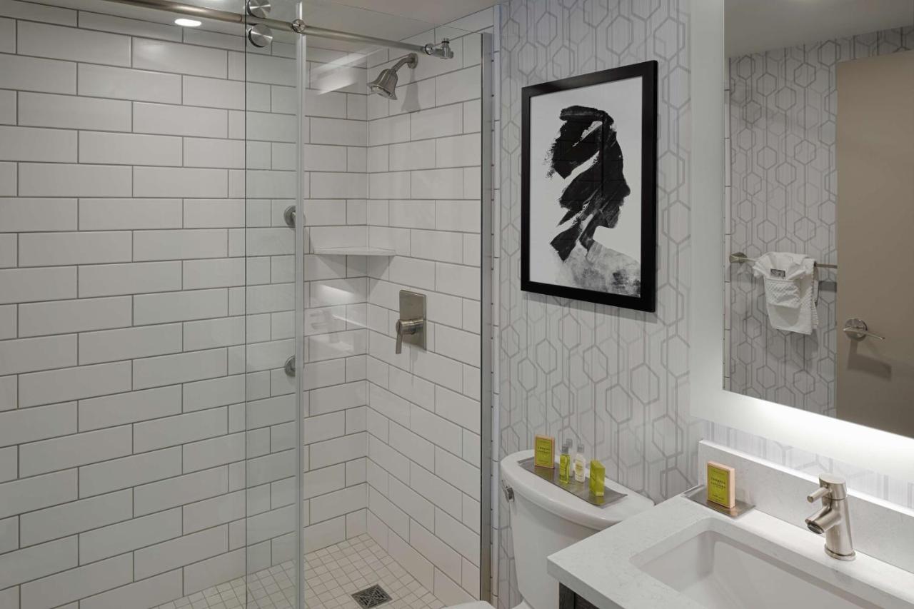 Queen Room at The Kingsley Bloomfield Hills - a DoubleTree by Hilton
