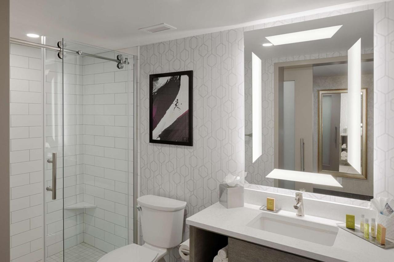 Deluxe Queen Room with Two Queen Beds at The Kingsley Bloomfield Hills - a DoubleTree by Hilton