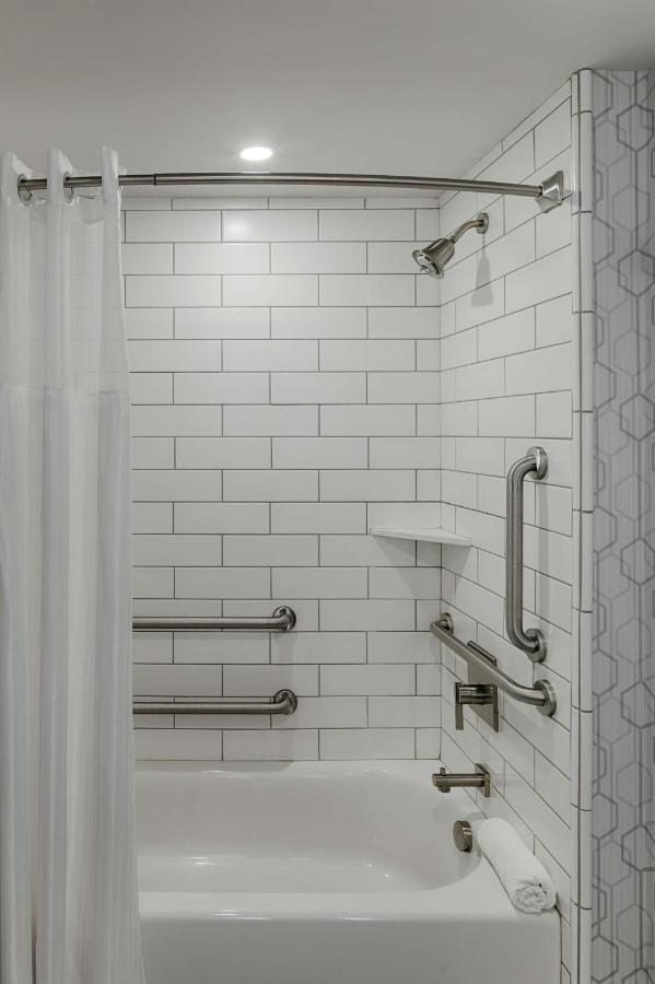 King Room - Mobility Accessible with Tub at The Kingsley Bloomfield Hills - a DoubleTree by Hilton