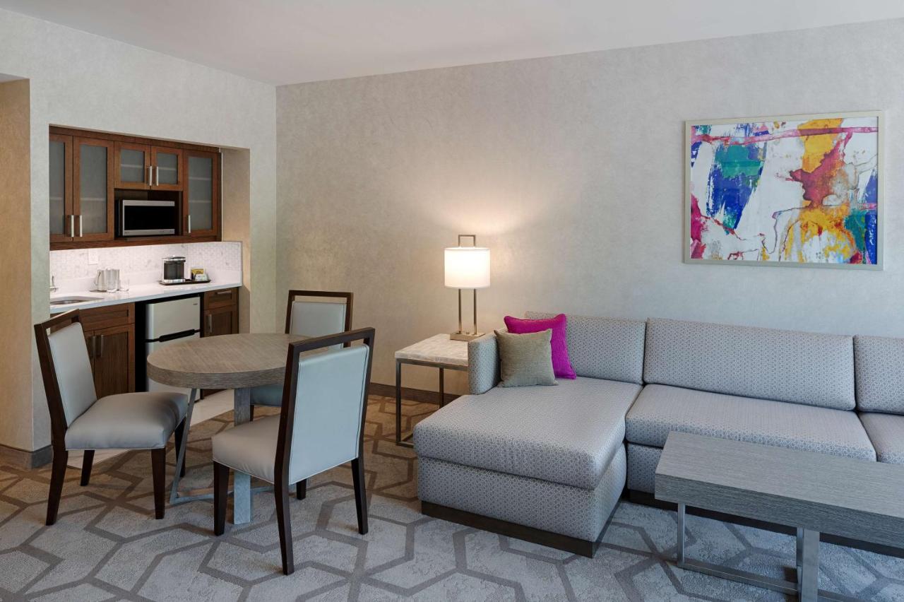 Premium King Suite at The Kingsley Bloomfield Hills - a DoubleTree by Hilton