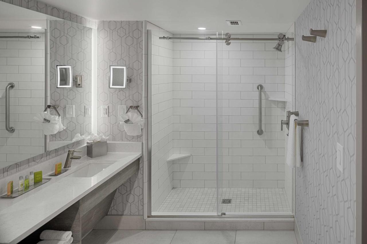 Premium Two-Bedroom King Suite at The Kingsley Bloomfield Hills - a DoubleTree by Hilton