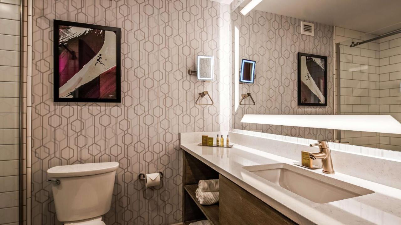 King Room at The Kingsley Bloomfield Hills - a DoubleTree by Hilton