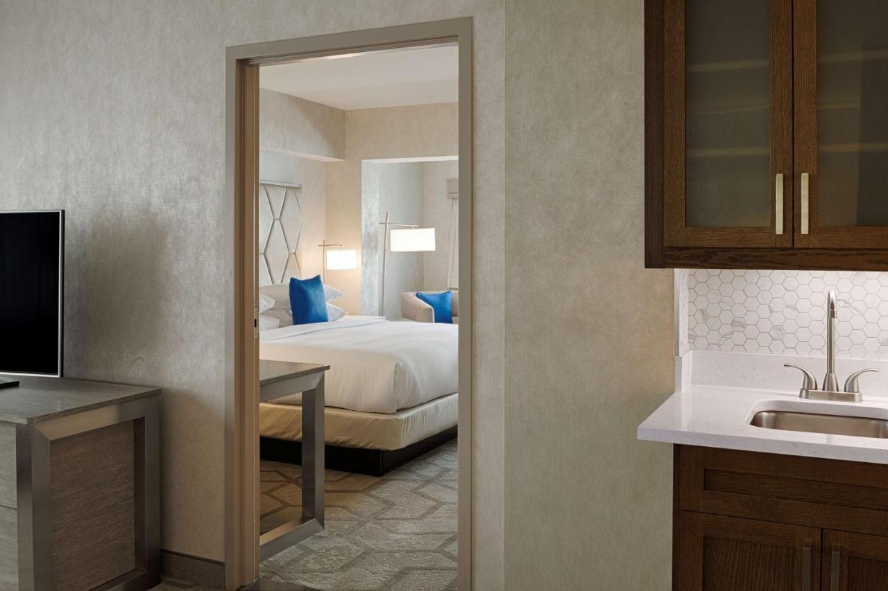 Premium Two-Bedroom King Suite at The Kingsley Bloomfield Hills - a DoubleTree by Hilton