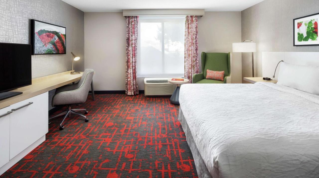 King Room with Roll-In Shower - Disability Access at Hilton Garden Inn Albuquerque North/Rio Rancho