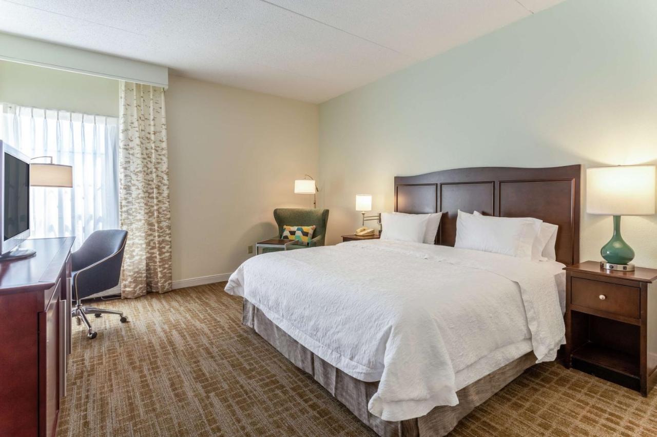 King Room with Bath - Mobility Access at Hampton Inn Boston/Peabody