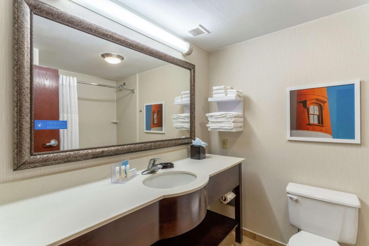 King Room with Bath - Mobility Access at Hampton Inn Boston/Peabody