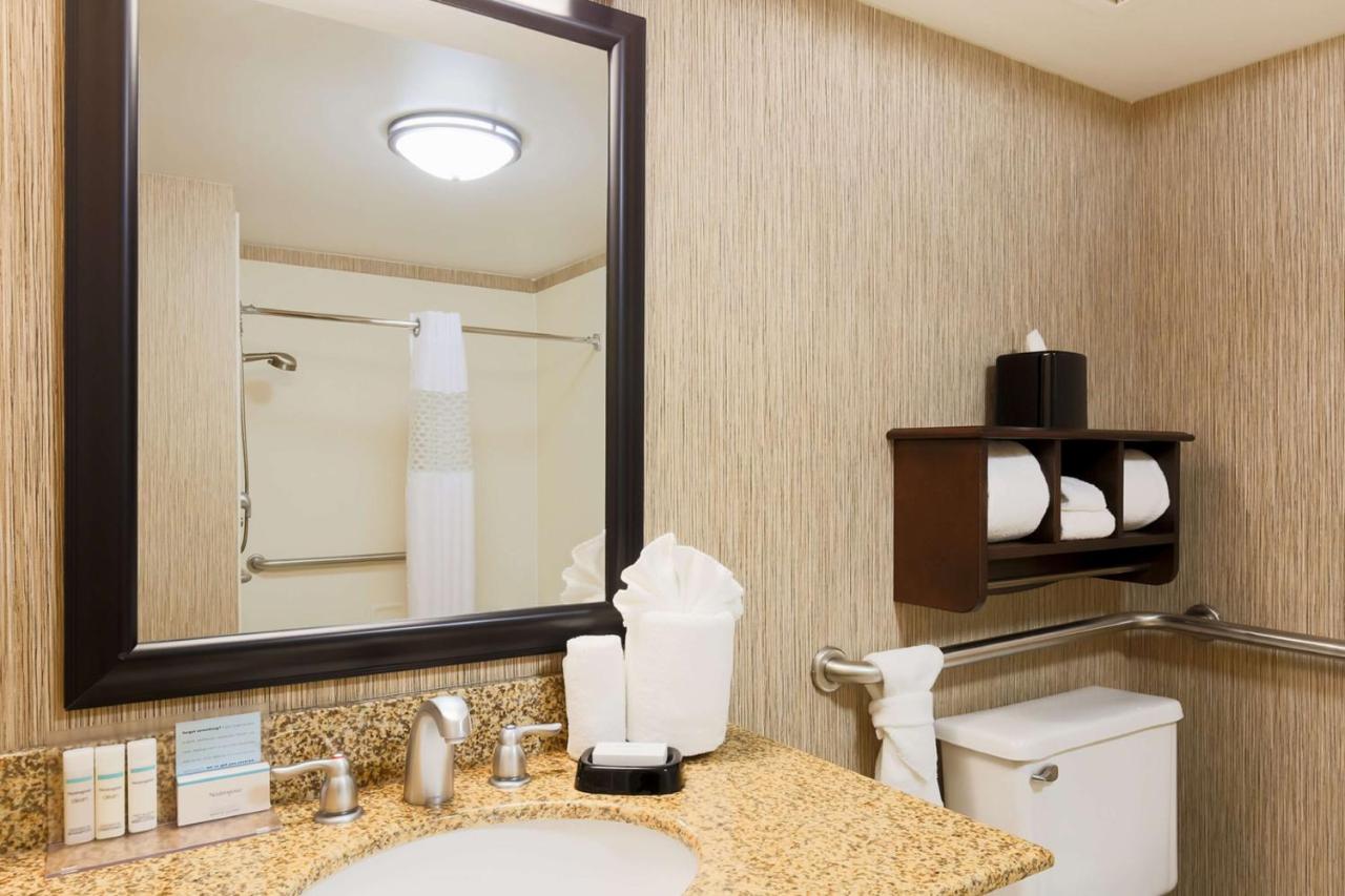 King Room - Disability Access with Bathtub at Hampton Inn Champaign/Urbana