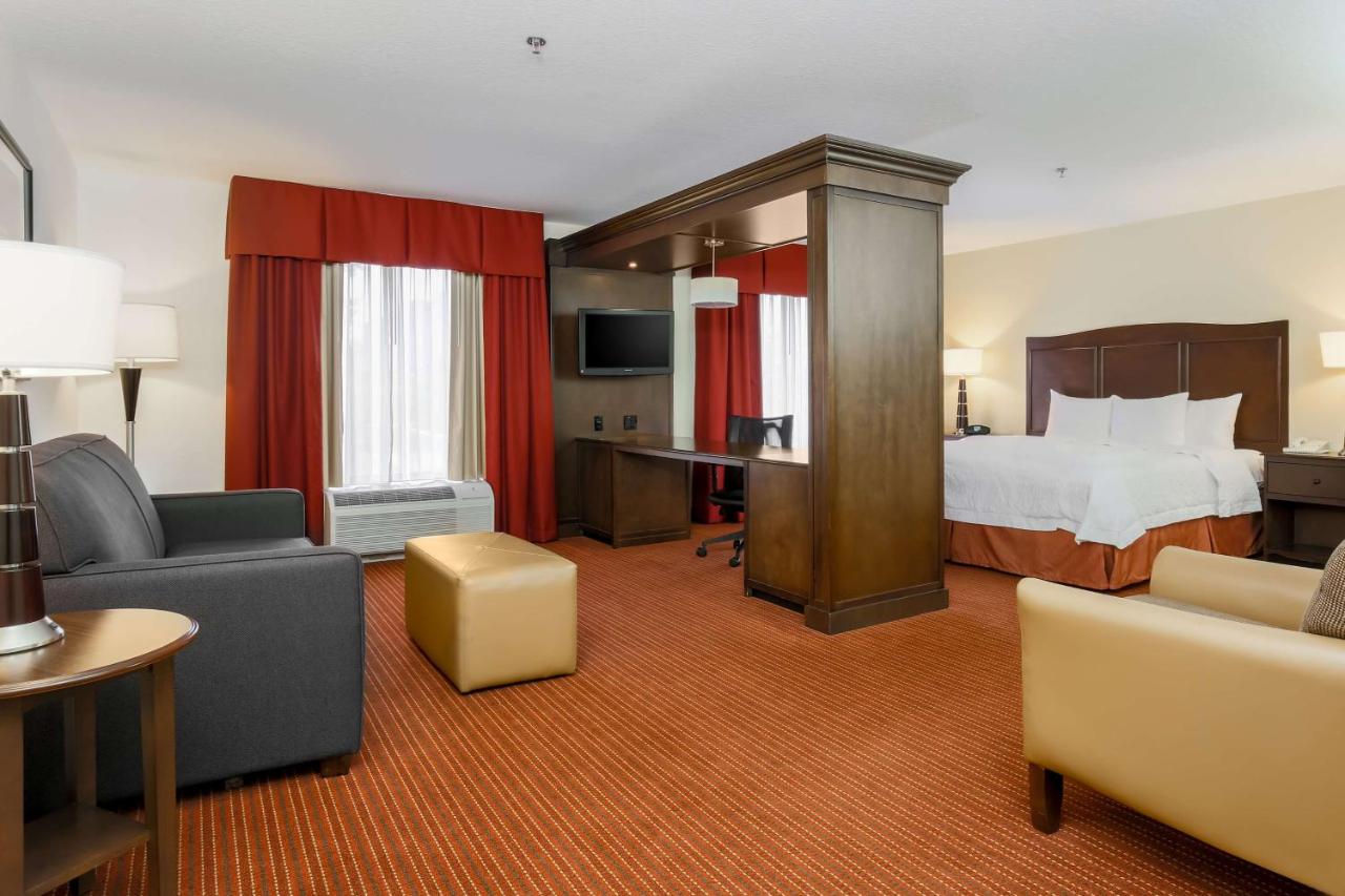 King Room with Sofa Bed and Spa Bath at Hampton Inn Champaign/Urbana