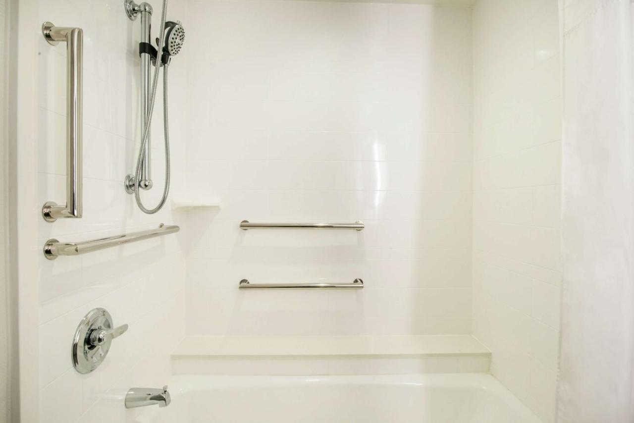 King Room - Disability Access/Non-Smoking at Hampton Inn & Suites Legacy Park-Frisco
