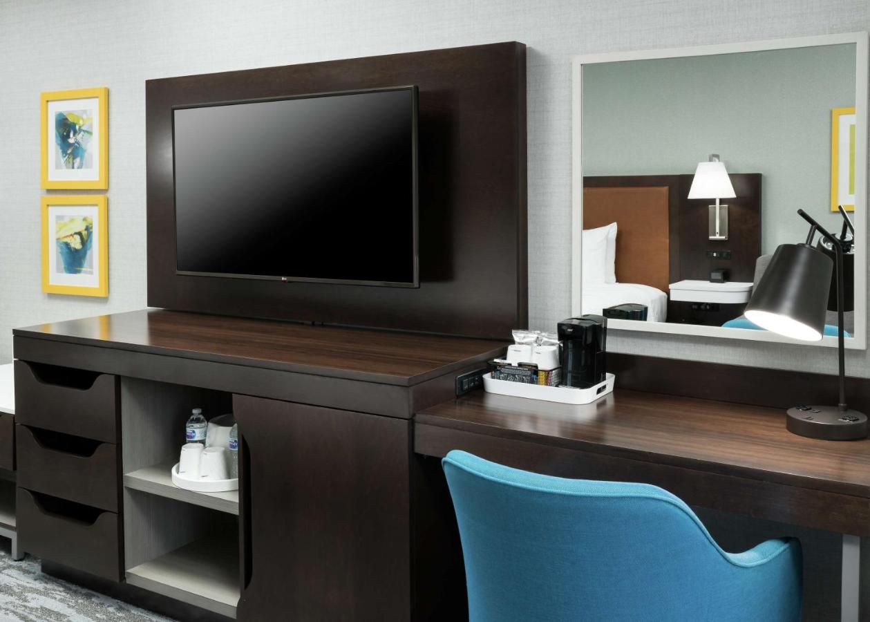 King Room with Sofa bed and Bath Tub - Disability Access at Hampton Inn & Suites Memphis-Beale Street