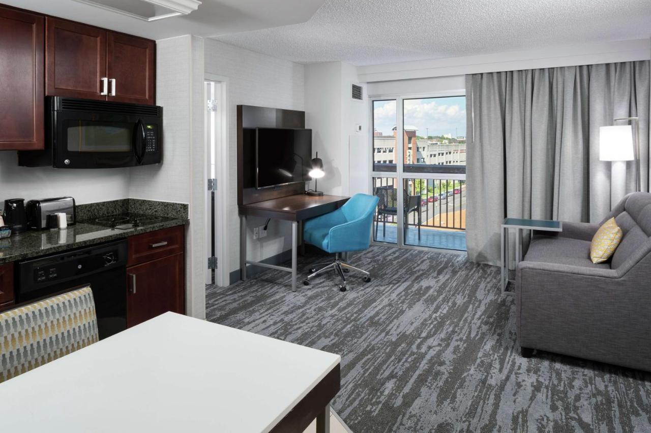 King Suite with Sofa bed and Balcony - Park View at Hampton Inn & Suites Memphis-Beale Street