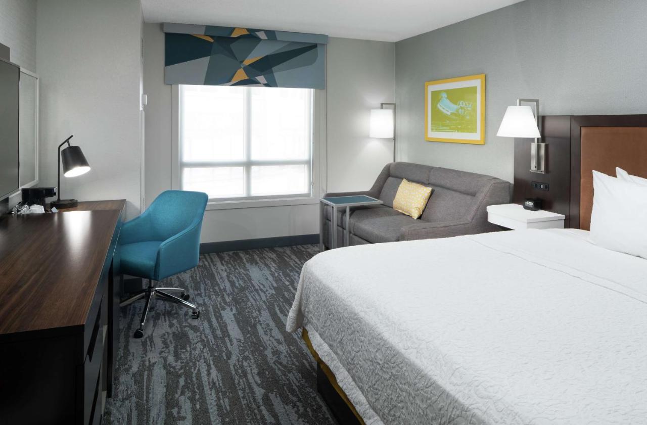 King Room with Sofa Bed at Hampton Inn & Suites Memphis-Beale Street