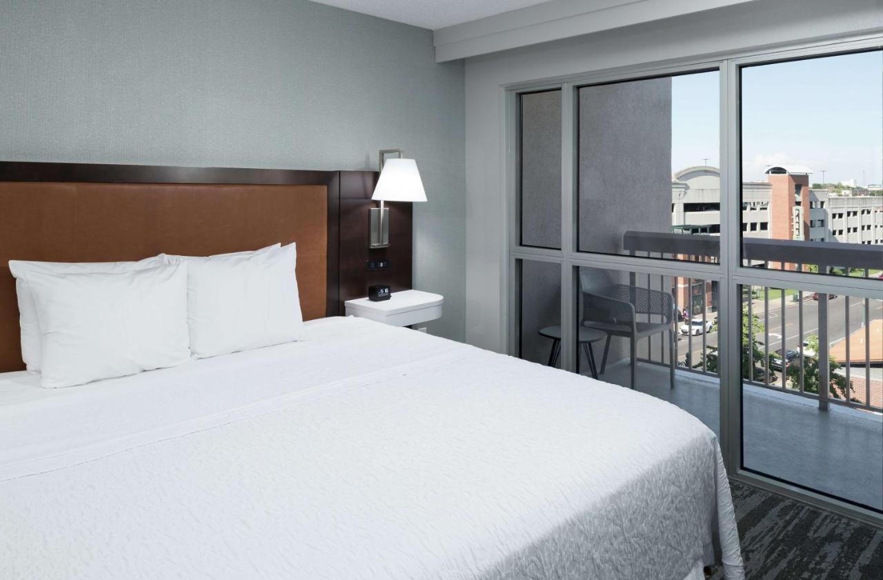 King Suite with Sofa bed and Balcony - Park View at Hampton Inn & Suites Memphis-Beale Street